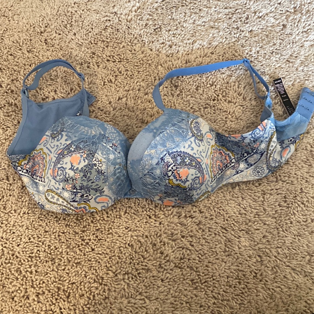 Victoria’s Secret 34B bra